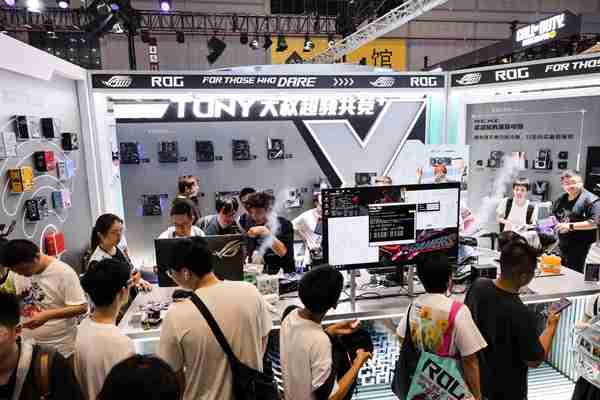 BW2025 华硕主板背置&超频双赛道大放异彩