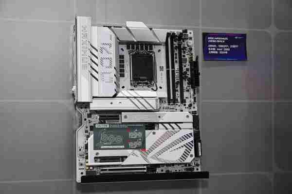 BW2025 华硕主板背置&超频双赛道大放异彩