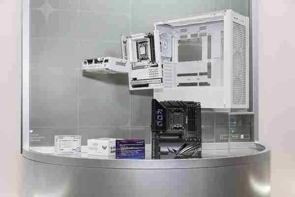 BW2025 华硕主板背置&超频双赛道大放异彩