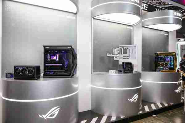 BW2025 华硕主板背置&超频双赛道大放异彩