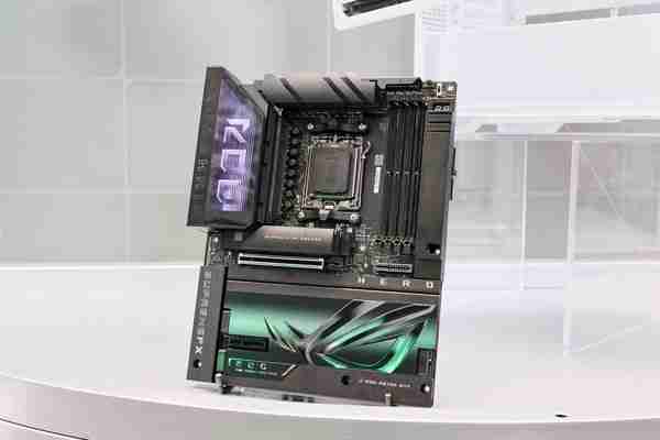 BW2025 华硕主板背置&超频双赛道大放异彩