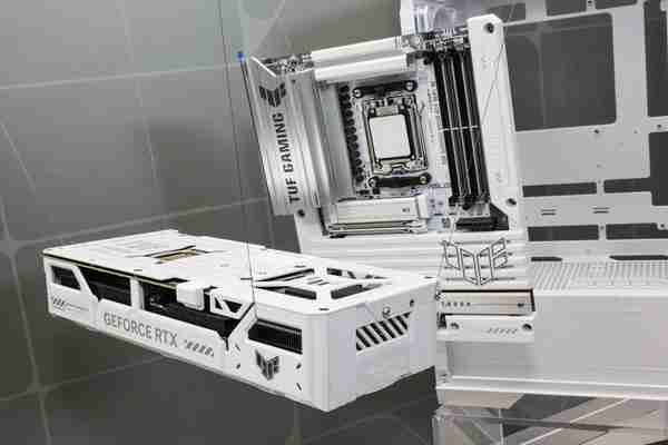 BW2025 华硕主板背置&超频双赛道大放异彩