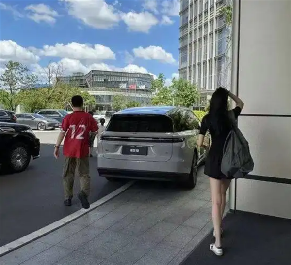 李想：我爱人是茅侃侃介绍的 对于他的离开我非常非常难过