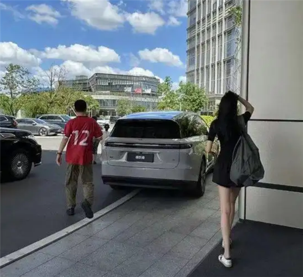 李想：茅侃侃介绍妻子，对其离世深感悲伤