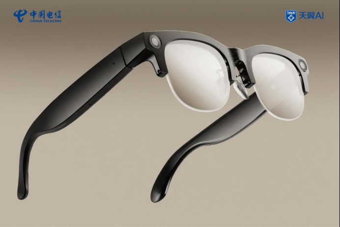 中国电信天翼AI发布首款AI眼镜，星辰大模型开启第一视角智能交互新时代
