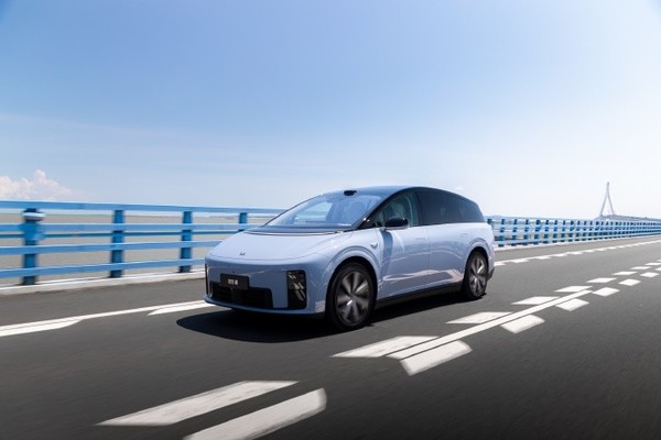 理想i8碰撞测试引争议，向乘龙道歉