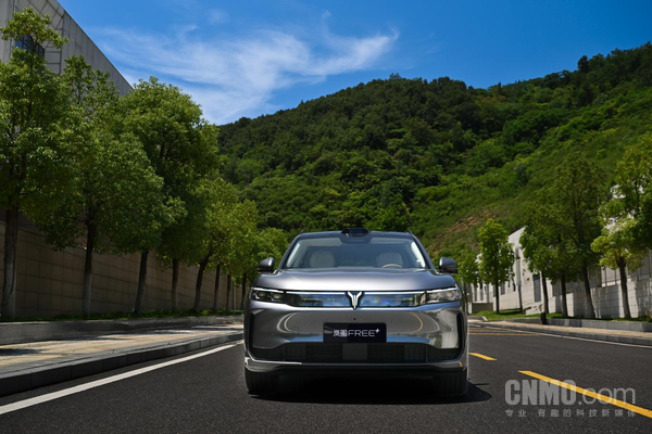 岚图梦想家单周1720台连续卫冕 FREE+斩获周榜TOP3