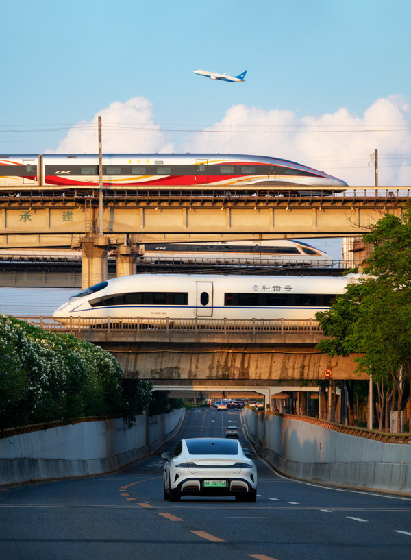 小米汽车撞图事件官方回应：嫉妒引发争议