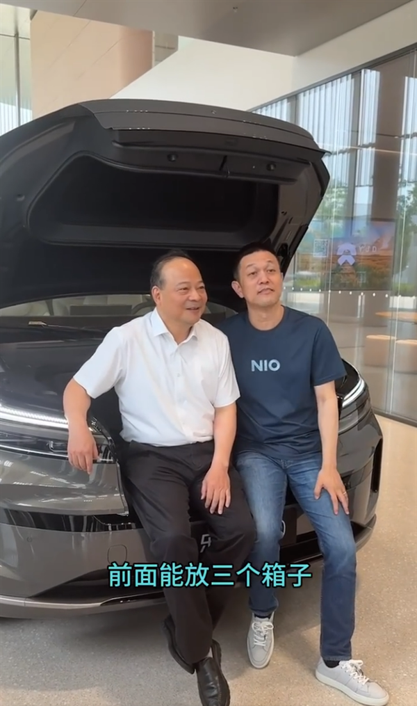 宁德时代曾毓群点赞乐道L90“这么大” 李斌哈哈大笑 还编了顺口溜