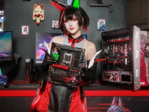 华硕BW2025主板亮相ROG玩+乐园