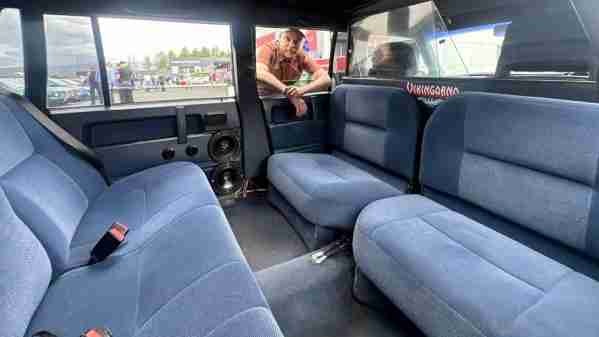 全球最长沃尔沃揭秘：六米长车身秒变八座移动客厅