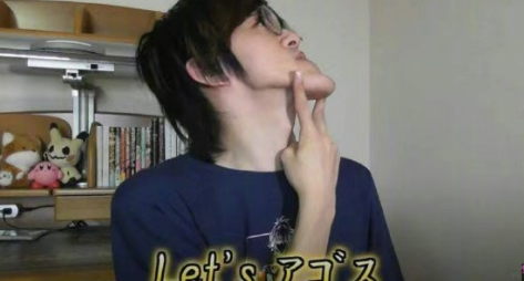 男子因“最长下巴”走红，拍视频月入6位数