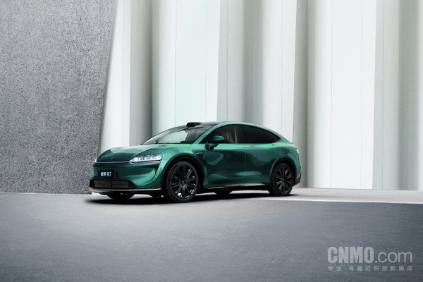 智界R7/S7预售一小时破万台