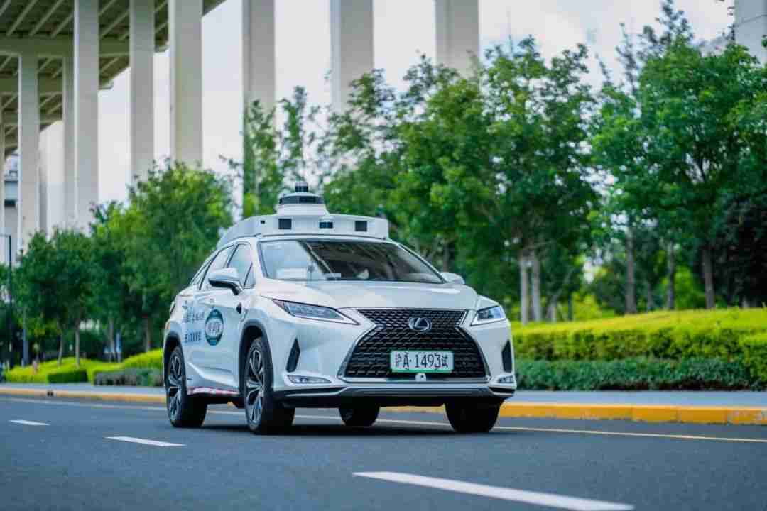 小马智行在上海浦东启动自动驾驶出行服务，可通过 App / 小程序呼叫