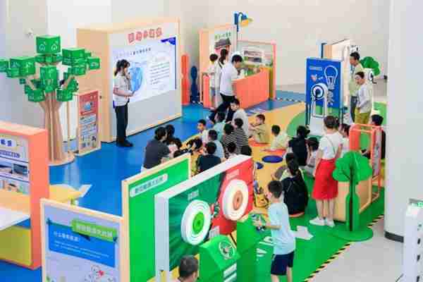 阳光新能源“科技追光之旅”泉城启幕  山东省科技馆掀起新能源电站科普热浪