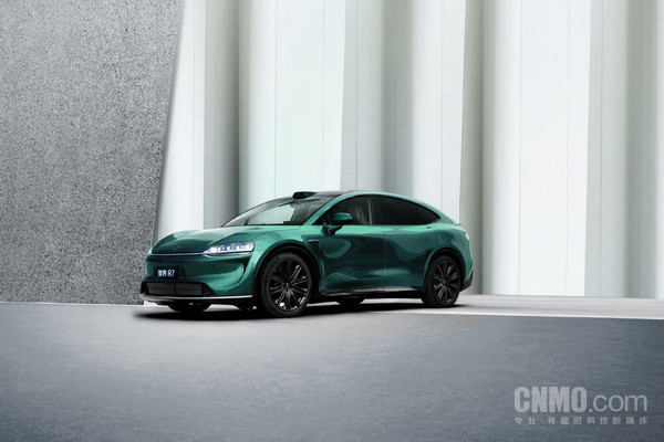 智界R7S7语音控车小艺轻松泊车指南