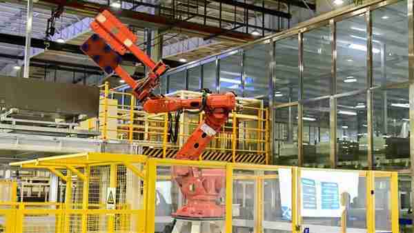 海尔冰箱：是世界第一  今天又成“青岛榜样”