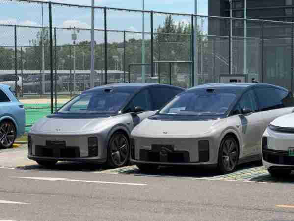 李想：理想i8同价位产品力没有对手 目前市场反响不错