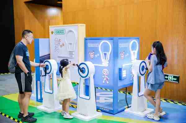 一场”追光者节·科技追光之旅” 看阳光新能源如何照亮科普与产业融合新路