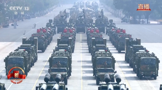 打赢战争千里眼：我国新一代高机动雷达亮相九三阅兵，可探测隐身飞机