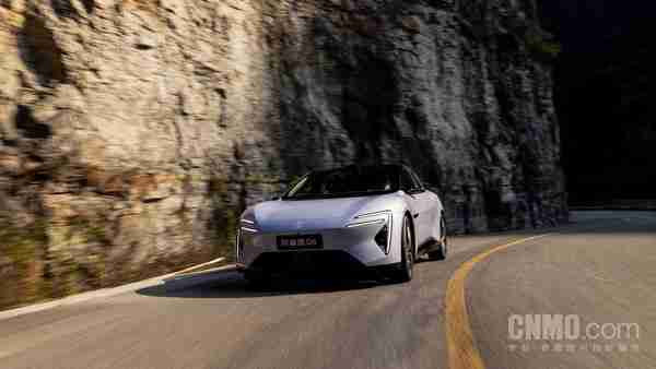 国资车企智能化突围战：华为鸿蒙如何成为“技术外脑”？