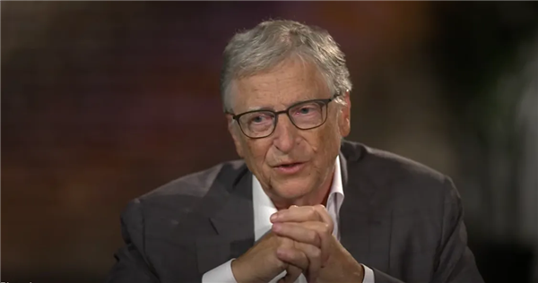 比尔盖茨不用iPhone，三星折叠屏成首选