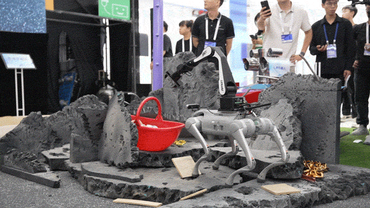 2025外滩大会探营:10000平方米科技展览,看见科技从宏大走向具体