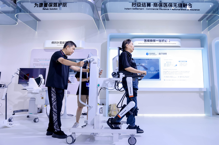 2025外滩大会探营:10000平方米科技展览,看见科技从宏大走向具体