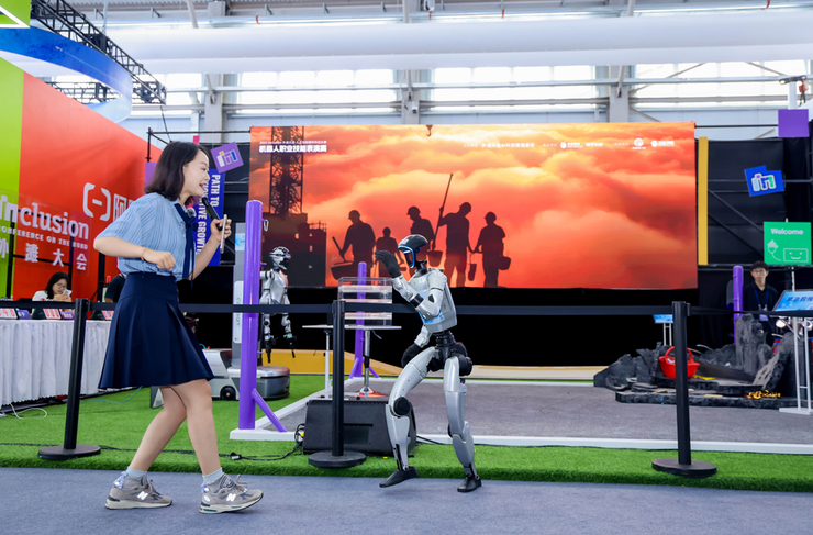 2025外滩大会探营:10000平方米科技展览,看见科技从宏大走向具体