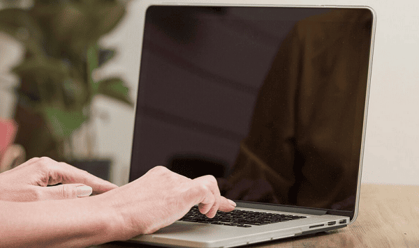 笔记本电脑开机黑屏怎么办 新手也能搞定的操作指南