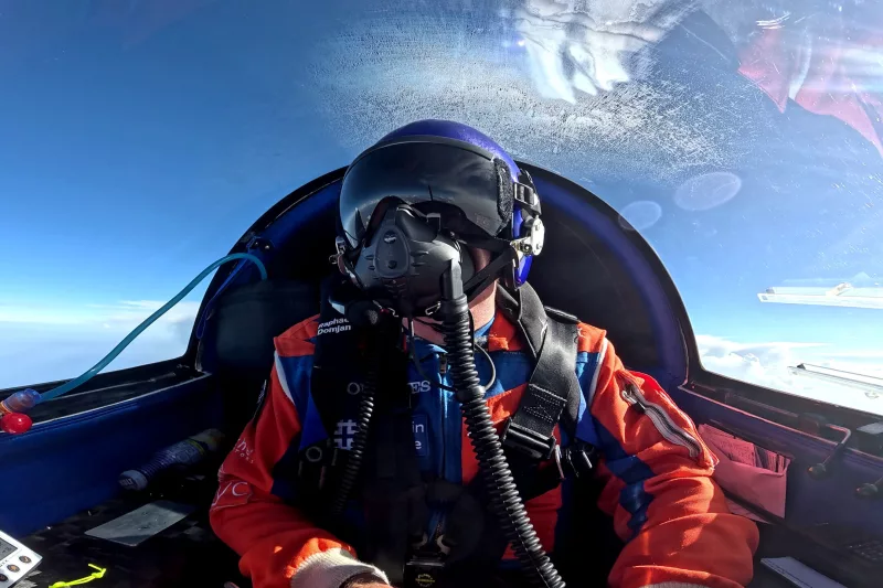 瑞士太阳能飞机创9521米新纪录