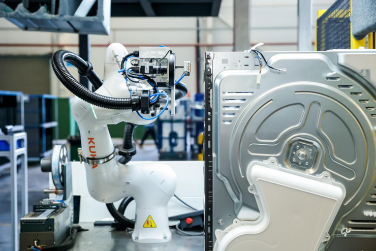 首个智能体工厂获世界纪录认证,美的引领智能制造范式跃迁