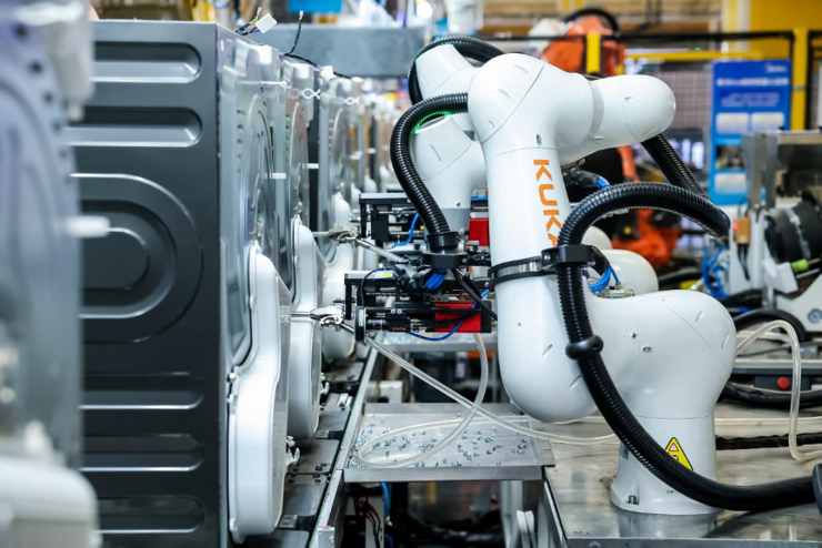 首个智能体工厂获世界纪录认证,美的引领智能制造范式跃迁