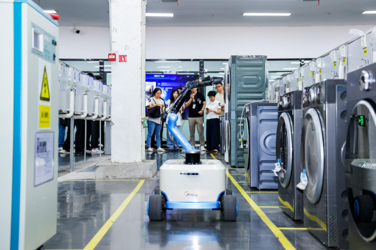 首个智能体工厂获世界纪录认证,美的引领智能制造范式跃迁