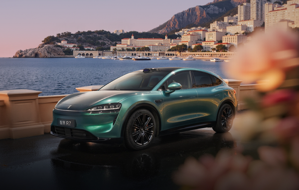 鸿蒙智行三车齐发，小鹏P7重磅上市