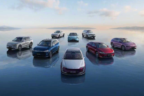 鸿蒙智行交付数据曝光：问界1.08万，尊界0.03万