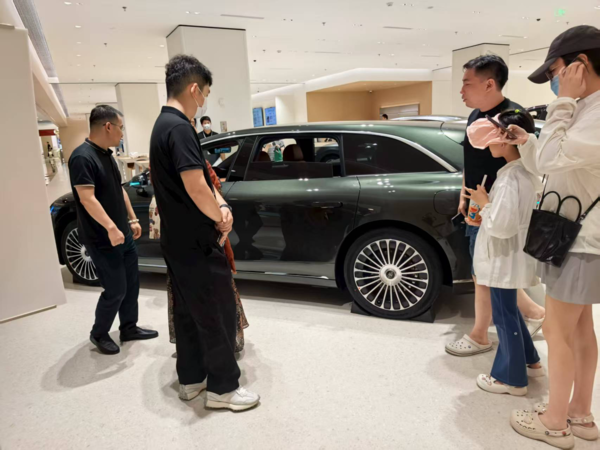 32.8万起的“全能战士”！享界S9T首批展车到店