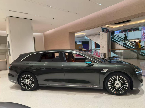 32.8万起的“全能战士”！享界S9T首批展车到店