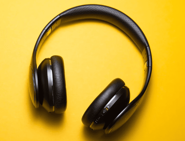 蓝牙耳机一个响一个不响怎么办 教你快速排查