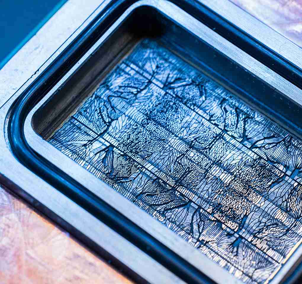 微软攻克数据中心芯片散热瓶颈：微流体 + AI 精准降温