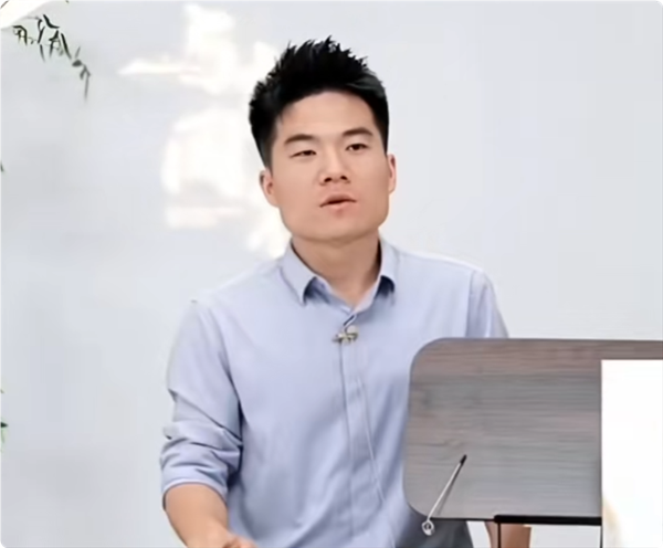 董宇辉：不以过来人身份批评新人主播