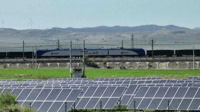 中国首条绿色供能铁路示范工程投运,年减排 5800 吨二氧化碳