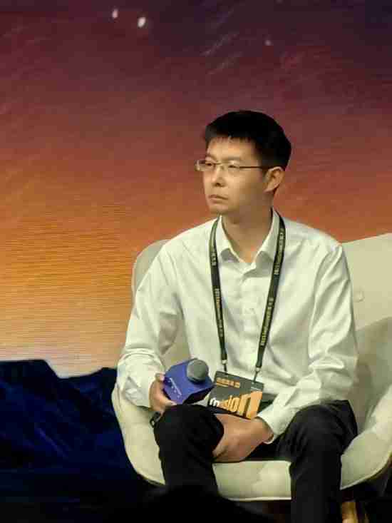 宇树科技王兴兴回应“数据不重要”言论争议：大家别误会了 我不是说数据不重要