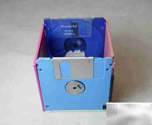 废弃软盘变身迷你花盆