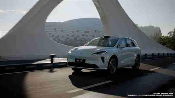 鸿蒙智行问界M7、尚界H5发布 真人感小艺超能干