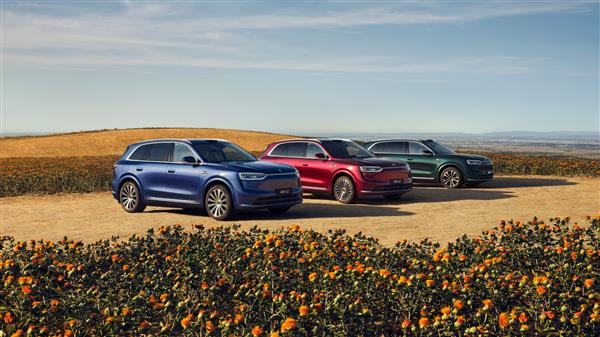 鸿蒙智行问界M7/H5发布小艺真人感超能体验