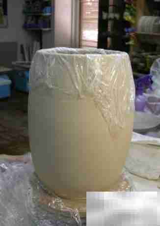 中国龙纹陶瓷瓶制作