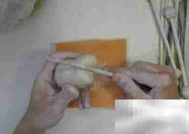 中国龙纹陶瓷瓶制作