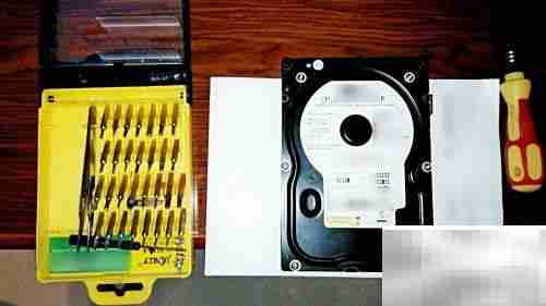 机械硬盘拆解揭秘内部结构