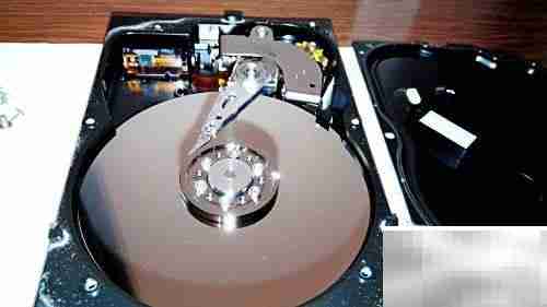 机械硬盘拆解揭秘内部结构